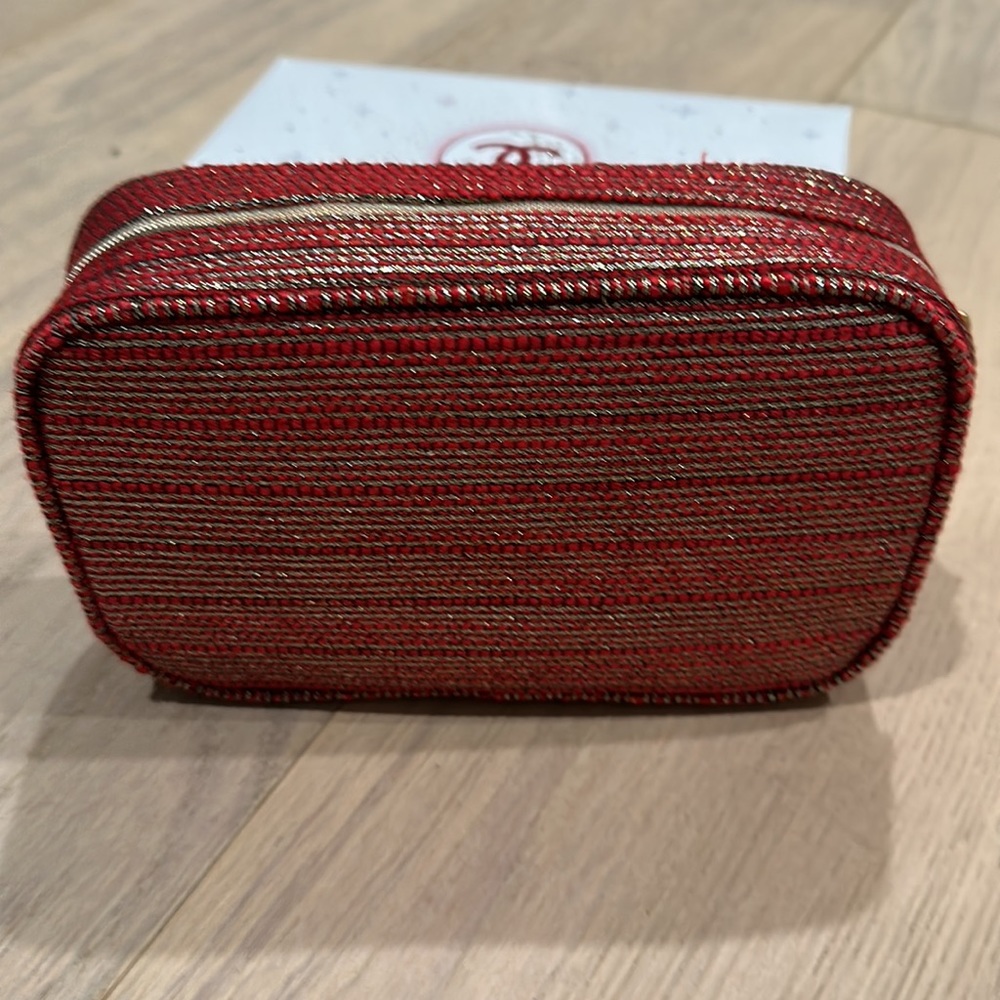 Chanel makeup bag 2022 - Picture 4 of 4